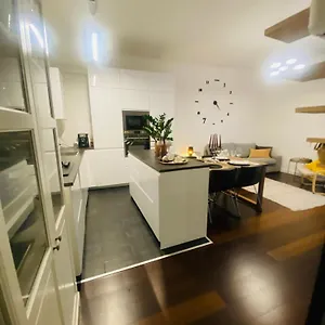 https://apt-central-and-parking.hotelinveneto.com